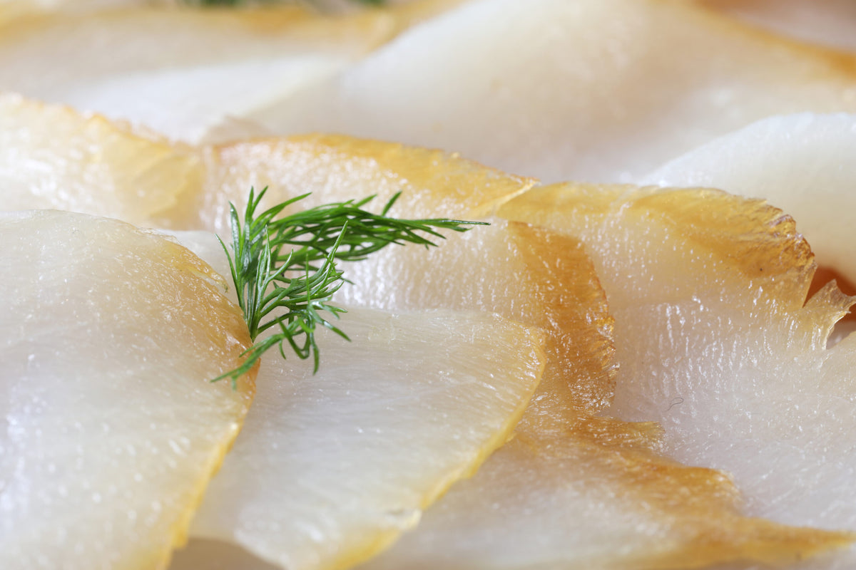 Edelfischplatte, Detailansicht mit Heilbutt und Dill