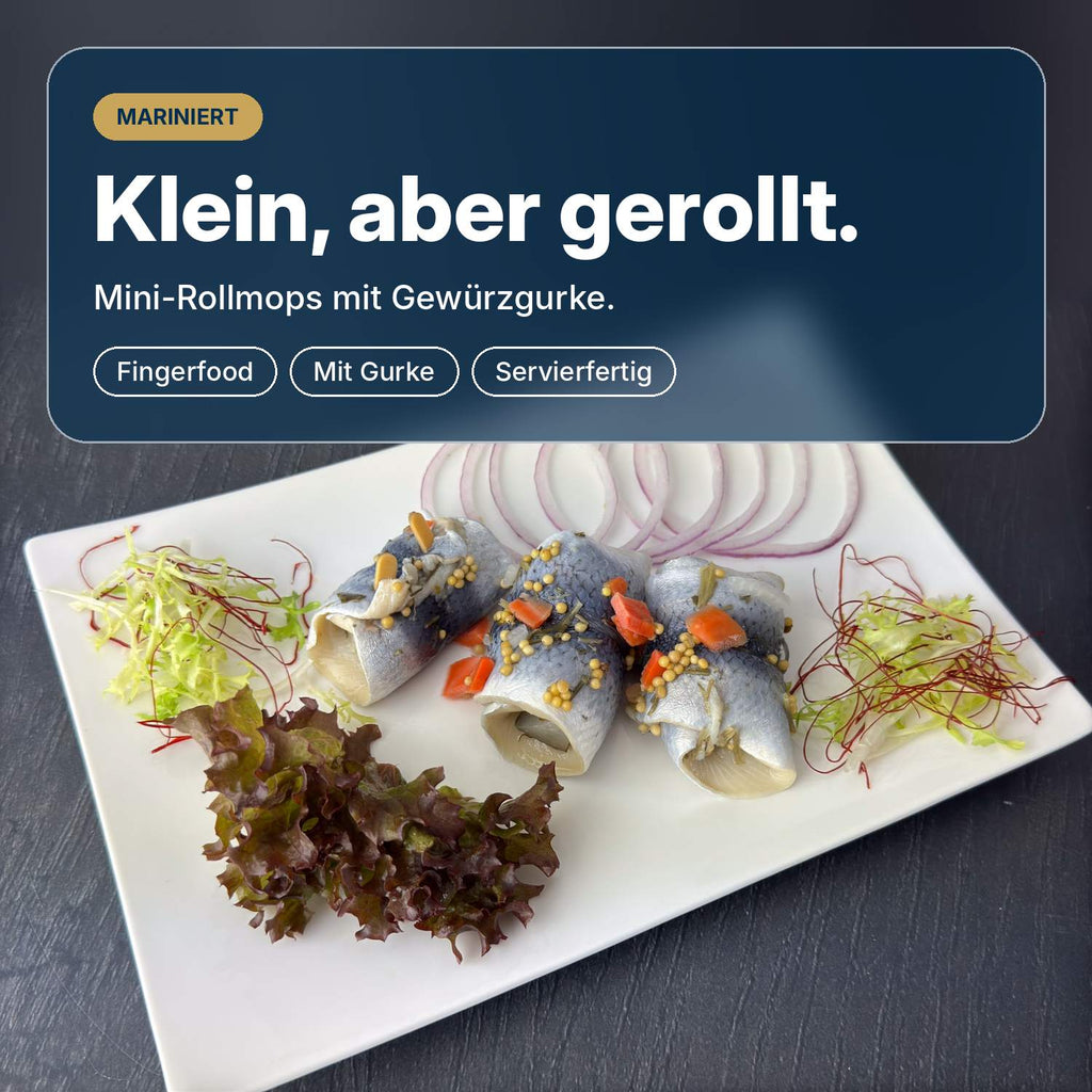Klein, aber gerollt: Bremer Gabel-Rollis, Mini-Rollmops aus Heringsfilet mit Gewürzgurke, servierfertig als Fingerfood.