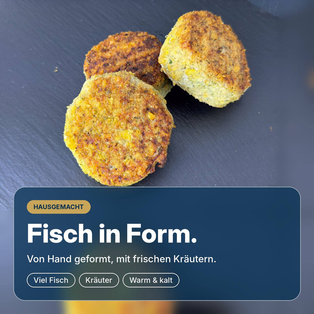 Fisch in Form: hausgemachte Fischfrikadelle, von Hand geformt mit viel Fisch und frischen Kräutern, warm oder kalt zu genießen.