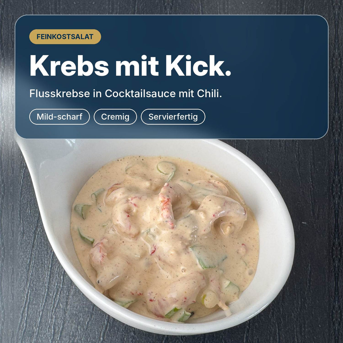 Krebs mit Kick: Flusskrebssalat in Cocktailsauce mit Chili und Lauchzwiebeln, mild-scharf, cremig und servierfertig.