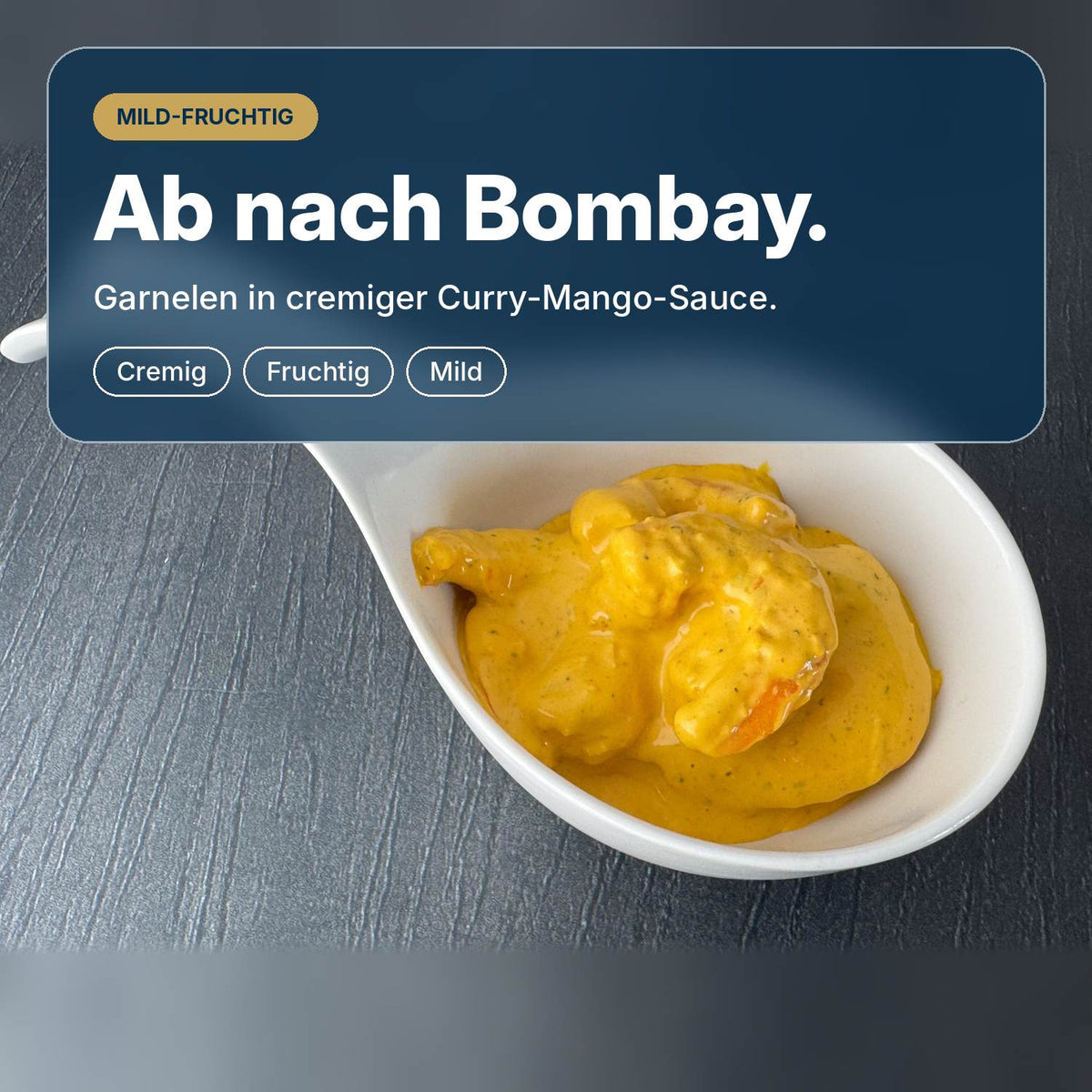 Ab nach Bombay: Garnelensalat mit saftigen Garnelen in cremiger Currysauce mit Mango, Kokos und Mandeln, mild und fruchtig.