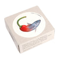 José-Gourmet-Schachtel mit Illustration einer Makrele und Chili: pikantes Makrelen-Mousse.