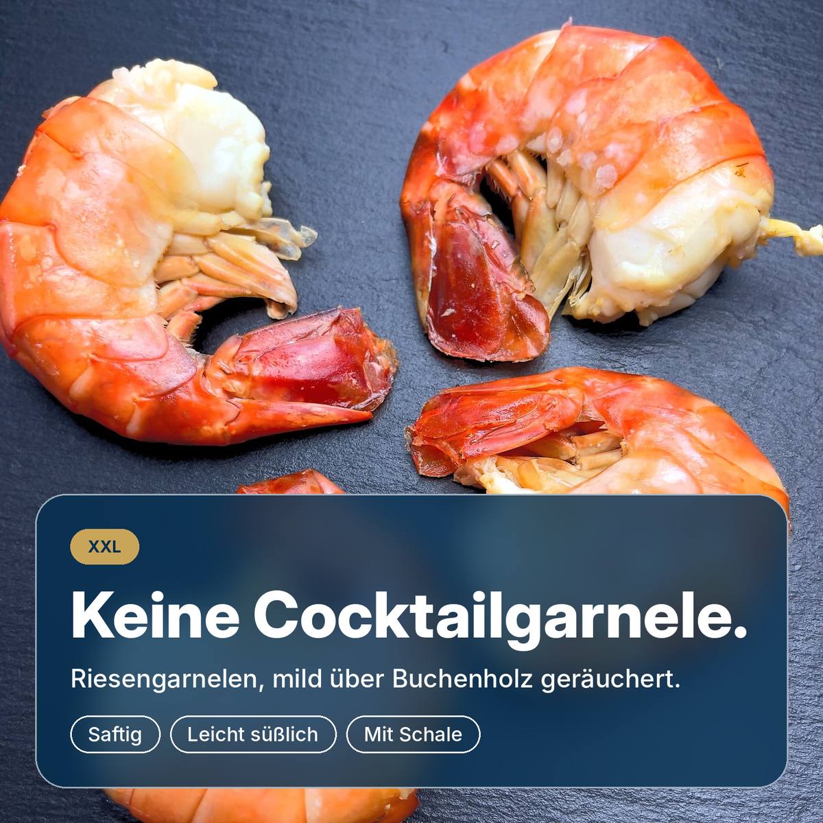 Keine Cocktailgarnele: XXL-Riesengarnelen-Schwänze mit Schale, mild über Buchenholz kaltgeräuchert, saftig und leicht süßlich.